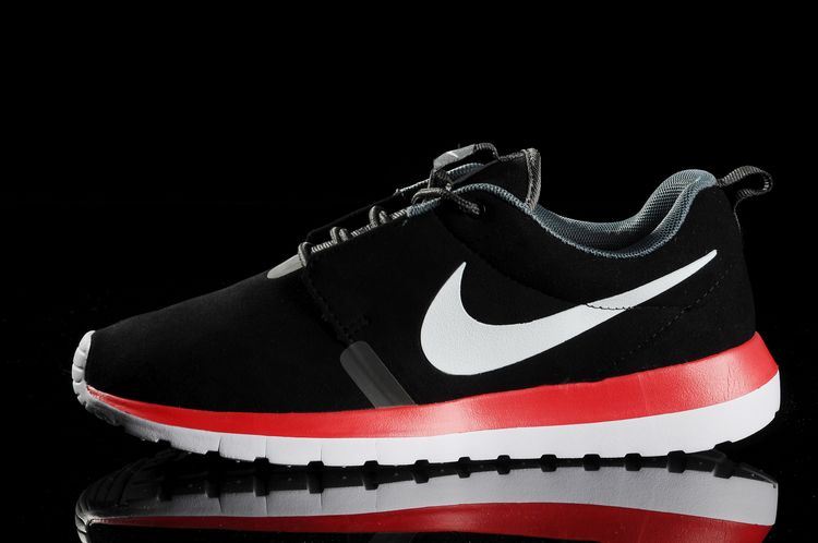 NIKE ROSHERUN NM 3M fur whtie rouge noir nouvelles chaussures (1)